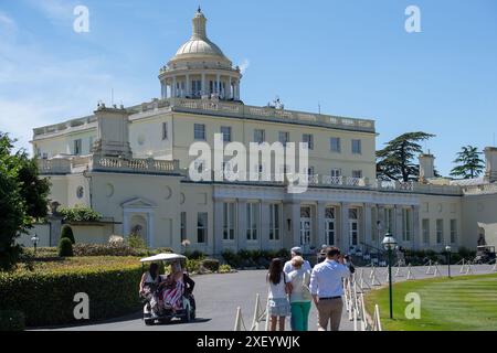 Stoke Poges, Royaume-Uni. 29 juin 2024. Le Mansion House à Stoke Park, Stoke Poges, Buckinghamshire. Crédit : Maureen McLean/Alamy Banque D'Images