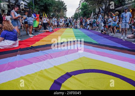 Thessalonique, Grèce - juin 29 2024 : participants à la parade EuroPride 2024. Banque D'Images