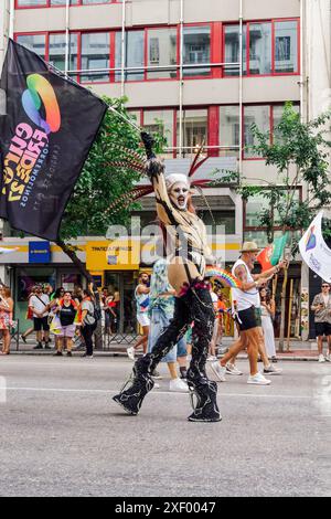 Thessalonique, Grèce - juin 29 2024 : participants à la parade EuroPride 2024. Banque D'Images