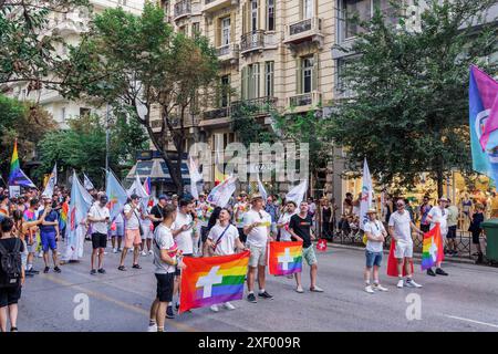 Thessalonique, Grèce - juin 29 2024 : participants à la parade EuroPride 2024. Banque D'Images