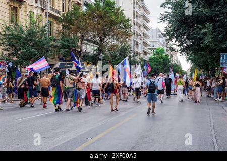 Thessalonique, Grèce - juin 29 2024 : participants à la parade EuroPride 2024. Banque D'Images