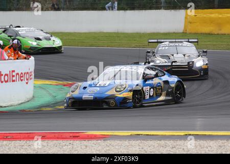 Joel ERIKSSON (SWE) / Jaxon EVANS (NZL) / Thomas PREINING (AUT), Porsche 911 GT3 R (992), Team : Phantom Global Racing (CHN), Motorsport, CrowdStrike 24H of Spa, Belgien, Spa-Francorchamps, 29.06.2024 Foto : Eibner-Pressefoto/Juergen Augst Banque D'Images