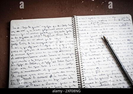 Cahier manuscrit du poète, Blai Bonet House, centre de poésie, Santanyí, Majorque, îles Baléares, Espagne. Banque D'Images