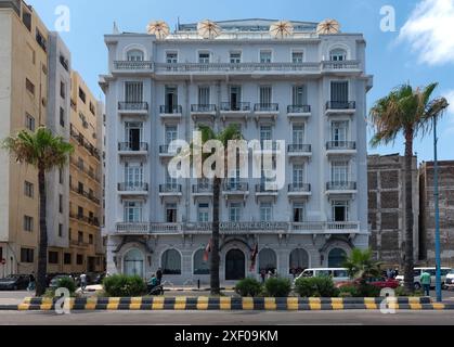 Alexandrie, Égypte. 26 juin 2024. L'hôtel Heritage Windsor Palace sur le front de mer Méditerranée d'Alexandrie, l'un des bâtiments historiques qui bordent la Corniche, Egypte. (Crédit image : © John Wreford/SOPA images via ZUMA Press Wire) USAGE ÉDITORIAL SEULEMENT! Non destiné à UN USAGE commercial ! Banque D'Images