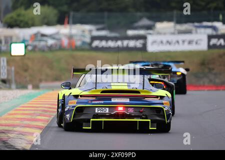 Heckansicht Patric NIEDERHAUSER (CHE) / Sven MUELLER (DEU) / Julien ANDLAUER (FRA), #96, Porsche 911 GT3 R (992), Team : Rutronik Racing (DEU), Motorsport, CrowdStrike 24H of Spa, Belgien, Spa-Francorchamps, 29.06.2024 Foto : Eibner-Pressefoto/Juergen Augst Banque D'Images