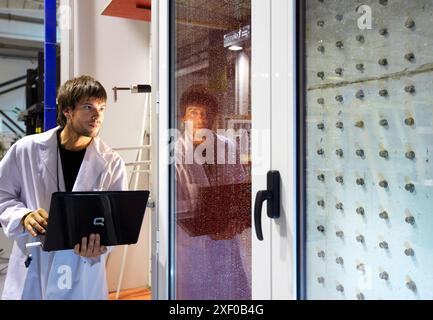 Test d'étanchéité sur fenêtre en aluminium, homologation des matériaux, Centre de recherche technologique, construction Tecnalia, CIDEMCO-Tecnalia Research & Innovat Banque D'Images