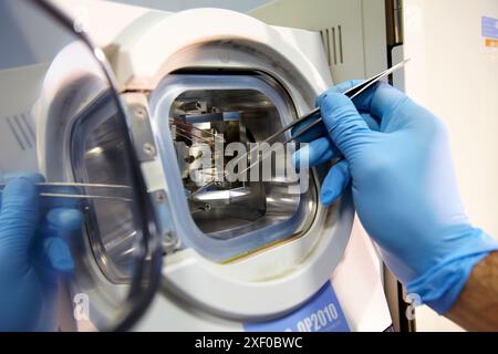 Chromatographie en phase gazeuse-spectrométrie de masse : méthode utilisée pour identifier les composés organiques volatils, Centre de recherche technologique, Tecnalia construction, CIDEMCO-T. Banque D'Images
