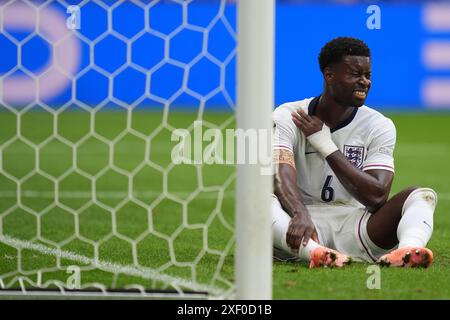 Gelsenkirchen, Allemagne. 30 juin 2024. Football : Championnat d'Europe, Angleterre - Slovaquie, finale, manche 16, Schalke Arena, L'Anglais Marc Guehi réagit après avoir concédé un but. Crédit : Marcus Brandt/dpa/Alamy Live News Banque D'Images