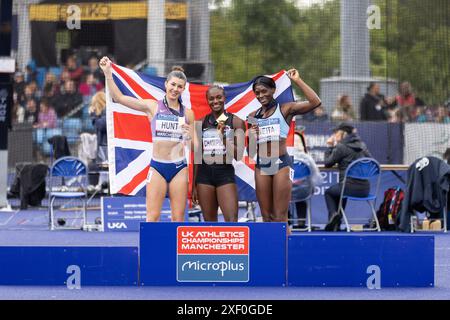 Manchester, Royaume-Uni, 30 juin 2024, 200m Women final podium image- ASHER-SMITH Dina, NEITA Daryll et HUNT Amy, à la Manchester Regional Arena, crédit : Aaron Badkin/Alamy Live News Banque D'Images