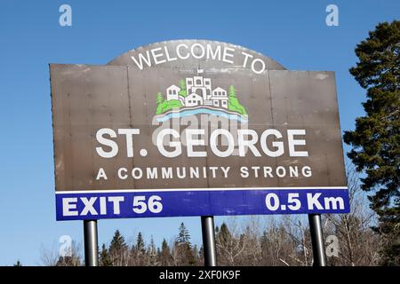 Prenez la sortie 56 jusqu'au panneau indiquant George sur NB 1 au Nouveau-Brunswick, Canada Banque D'Images