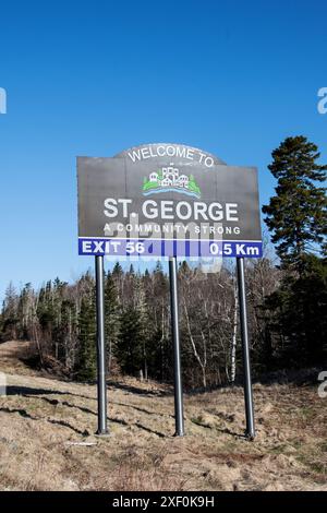 Prenez la sortie 56 jusqu'au panneau indiquant George sur NB 1 au Nouveau-Brunswick, Canada Banque D'Images