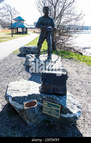 Statue de bronze de William Francis Ganong près du sentier riverain à Stephen, Nouveau-Brunswick, Canada Banque D'Images