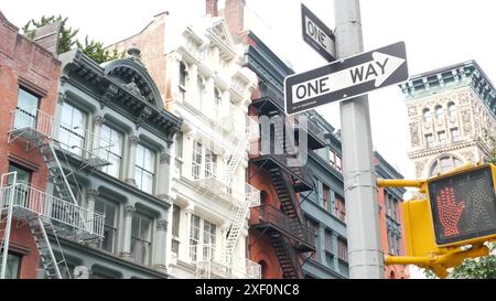 New York Manhattan Soho quartier de la mode Broom, Crosby Streets, Broadway. Façade de bâtiment urbain USA, ancienne architecture américaine classique à NYC, États-Unis. Immobilier d'entreprise et résidentiel. Banque D'Images