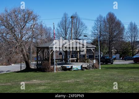 Kiosque à Flatiron Park dans le centre-ville de Calais, Maine, États-Unis Banque D'Images