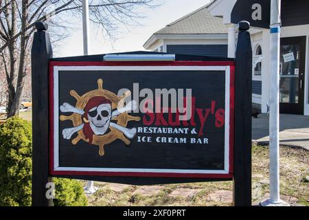 Skully's Restaurant & Ice Cream Bar sur main Street dans le centre-ville de Calais, Maine, États-Unis Banque D'Images