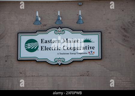 Eastern Maine Electric Cooperative signe sur Union Street dans le centre-ville de Calais, Maine, États-Unis Banque D'Images