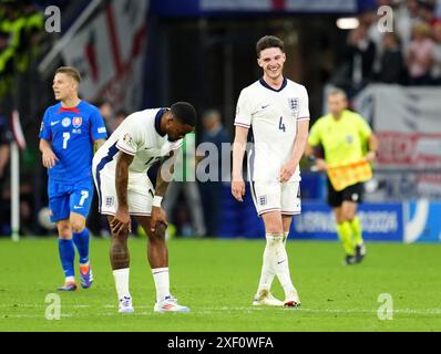 Les Anglais Ivan Toney (à gauche) et Declan Rice après l'UEFA Euro 2024, 16e manche à l'Arena AufSchalke à Gelsenkirchen, Allemagne. Date de la photo : dimanche 30 juin 2024. Banque D'Images