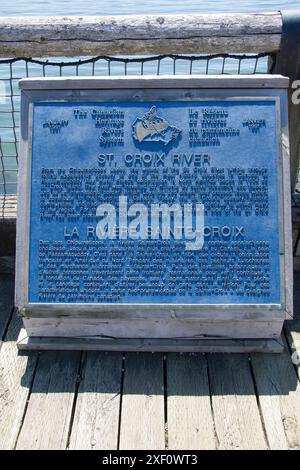 Plaque Canadian Heritage Rivers System sur la rivière Croix dans le centre-ville de Andrews, Nouveau-Brunswick, Canada Banque D'Images