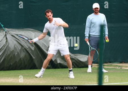 Wimbledon, Londres, Royaume-Uni. 30 juin 2024 ; All England Lawn Tennis and Croquet Club, Londres, Angleterre ; tournoi de tennis de Wimbledon, jour d'entraînement; Andy Murray (GBR) pendant sa séance d'entraînement crédit : action plus Sports images/Alamy Live News Banque D'Images