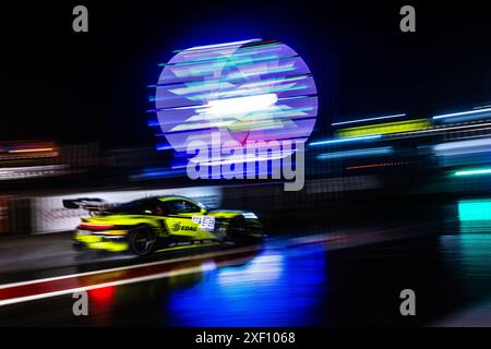 92 JAMINET Mathieu (fra), CAMPBELL Matt (aus), MAKOWIECKI Frederic (fra), Porsche 911 GT3 R, pitlane, lors des 24 heures de Spa CrowdStrike 2024, 2ème course de la GT World Challenge Europe Endurance Cup 2024, du 26 au 30 juin 2024 sur le circuit de Spa-Francorchamps, à Stavelot, Belgique Banque D'Images