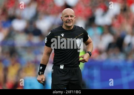 L'arbitre Szymon Marciniak, de Pologne, vu en action lors du match de l'UEFA EURO 2024 opposant la Suisse à l'Italie à l'Olympiastadion. Score final : Suisse 1:0 Italie. Banque D'Images