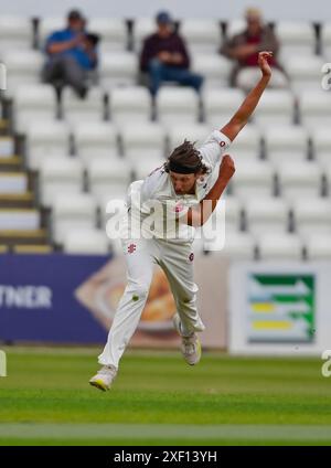 NORTHAMPTON, ROYAUME-UNI. 30 juin 2024. Jack White du Northamptonshire lors du match de la division deux du Championnat Vitality County entre le Northamptonshire et le Sussex le 30 juin au County Ground de Northampton, Angleterre crédit : PATRICK ANTHONISZ/Alamy Live News Banque D'Images