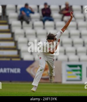 NORTHAMPTON, ROYAUME-UNI. 30 juin 2024. Jack White du Northamptonshire lors du match de la division deux du Championnat Vitality County entre le Northamptonshire et le Sussex le 30 juin au County Ground de Northampton, Angleterre crédit : PATRICK ANTHONISZ/Alamy Live News Banque D'Images