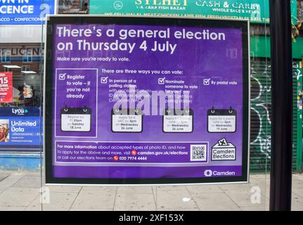 Londres, Royaume-Uni. 30 juin 2024. Une affiche sur un arrêt de bus à Camden affiche des informations sur les élections britanniques qui auront lieu le 4 juillet. Crédit : Vuk Valcic/Alamy Live News Banque D'Images