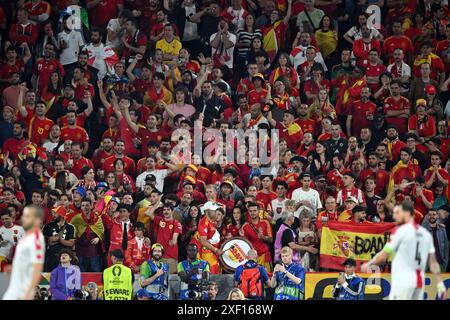 COLOGNE - supporters de l'Espagne lors de la manche de L'UEFA EURO 2024 du 16e match entre l'Espagne et la Géorgie au stade Rhein Energie le 30 juin 2024 à Cologne, Allemagne. ANP | Hollandse Hoogte | GERRIT VAN COLOGNE Banque D'Images