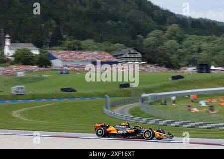 Spielberg, Autriche. 30 juin 2024. Grand Prix d'Autriche de formule 1 Quatar Airlines au Red Bull Ring, Autriche. Sur la photo : Lando Norris (GBR) de l'écurie McLaren Formula 1 Team dans la McLaren MCL38 pendant la course © Piotr Zajac/Alamy Live News Banque D'Images