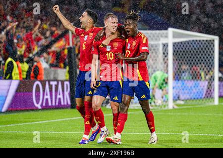 Cologne, Allemagne. 30 juin 2024. COLOGNE, ALLEMAGNE - JUIN 30 : Mikel Merino d'Espagne, Dani Olmo d'Espagne, Nico Williams d'Espagne célèbrent le quatrième but lors du Round of 16 - UEFA EURO 2024 match entre l'Espagne et la Géorgie au stade de Cologne le 30 juin 2024 à Cologne, Allemagne. (Photo de Joris Verwijst/BSR Agency) crédit : BSR Agency/Alamy Live News crédit : BSR Agency/Alamy Live News Banque D'Images