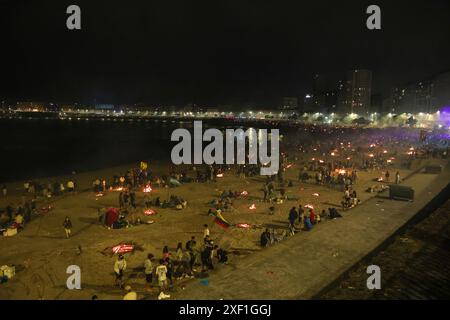 Feux de joie de Saint Jean en Corogne, Galice, fête d'intérêt touristique international le 24,2024 juin à la Coruña , Espagne Banque D'Images