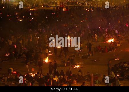 Feux de joie de Saint Jean en Corogne, Galice, fête d'intérêt touristique international le 24,2024 juin à la Coruña , Espagne Banque D'Images