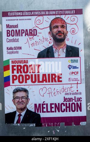 Marseille, France. 30 juin 2024. Une affiche politique avec Manuel Bompard étiquetait premier ministre et Jean-Luc Melanchon étiquetait président dans le quartier du panier à Marseille, en France, le 30 juin 2024. Photo de Laurent Coust/ABACAPRESS. COM Credit : Abaca Press/Alamy Live News Banque D'Images