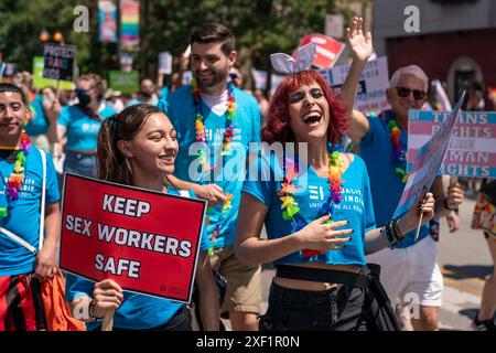 Chicago, États-Unis. 30 juin 2024 : Equity Illinois Marching at Chicago Pride Parade (image crédit : © Chris Riha/ZUMA Press Wire) USAGE ÉDITORIAL SEULEMENT! Non destiné à UN USAGE commercial ! Crédit : ZUMA Press, Inc/Alamy Live News Banque D'Images