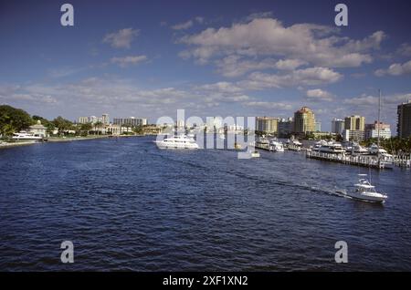 Pieds Lauderdale, Floride - voie navigable intérieure orientée vers le nord. Banque D'Images