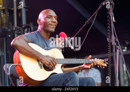 Montréal, Canada. 30 juin 2024.Cedric Burnside se produit sur scène au Montreal International Jazz Festival Credit ; Richard Prudhomme/Alamy Live News Banque D'Images