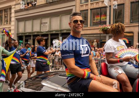 NEW YORK, NEW YORK - JUIN 30 : Wilson Cruz participe à la New York City Pride Parade annuelle le 30 juin 2024 à New York. Crédit : Ron Adar/Alamy Live News Banque D'Images