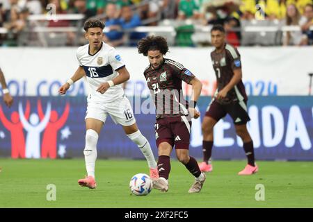 Glendale, Glendale, Az, États-Unis. 30 juin 2024. César Huerta du Mexique passe la balle lors d'un match entre le Mexique et l'Équateur dans le cadre du groupe B de CONMEBOL Copa America 2024 au State Farm Stadium le 30 juin 2024, à Glendale, AZ, États-Unis. (Photo par Alejandro Salazar/PxImages) (crédit image : © Alejandro Salazar/PX Imagens via ZUMA Press Wire) USAGE ÉDITORIAL SEULEMENT! Non destiné à UN USAGE commercial ! Crédit : ZUMA Press, Inc/Alamy Live News Banque D'Images