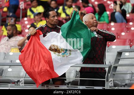 Glendale, Glendale, Az, États-Unis. 30 juin 2024. Fans du Mexique avant le match entre le Mexique et l'Équateur dans le groupe B de CONMEBOL Copa America 2024 au State Farm Stadium le 30 juin 2024, à Glendale, AZ, États-Unis. (Photo par Alejandro Salazar/PxImages) (crédit image : © Alejandro Salazar/PX Imagens via ZUMA Press Wire) USAGE ÉDITORIAL SEULEMENT! Non destiné à UN USAGE commercial ! Crédit : ZUMA Press, Inc/Alamy Live News Banque D'Images