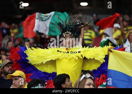 Glendale, Glendale, Az, États-Unis. 30 juin 2024. Fans de l'Équateur avant le match entre le Mexique et l'Équateur dans le cadre du groupe B de CONMEBOL Copa America 2024 au State Farm Stadium le 30 juin 2024, à Glendale, AZ, États-Unis. (Photo par Alejandro Salazar/PxImages) (crédit image : © Alejandro Salazar/PX Imagens via ZUMA Press Wire) USAGE ÉDITORIAL SEULEMENT! Non destiné à UN USAGE commercial ! Crédit : ZUMA Press, Inc/Alamy Live News Banque D'Images