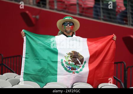 Glendale, Glendale, Az, États-Unis. 30 juin 2024. Fan du Mexique avant le match entre le Mexique et l'Équateur dans le groupe B de CONMEBOL Copa America 2024 au State Farm Stadium le 30 juin 2024, à Glendale, AZ, États-Unis. (Photo par Alejandro Salazar/PxImages) (crédit image : © Alejandro Salazar/PX Imagens via ZUMA Press Wire) USAGE ÉDITORIAL SEULEMENT! Non destiné à UN USAGE commercial ! Crédit : ZUMA Press, Inc/Alamy Live News Banque D'Images