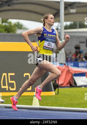 Phoebe Gill, de St Albans AC, participe à la finale du 800 m féminin aux Championnats d'athlétisme du Royaume-Uni 2024 à Manchester Regional Arena le 30 juin 2024 au Manitoba Banque D'Images