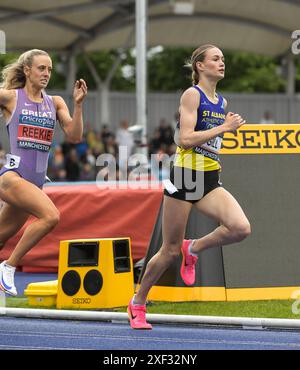 Phoebe Gill, de St Albans AC, participe à la finale du 800 m féminin aux Championnats d'athlétisme du Royaume-Uni 2024 à Manchester Regional Arena le 30 juin 2024 au Manitoba Banque D'Images