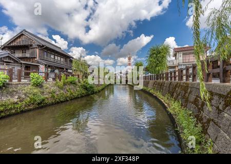 Sawara Katori, Chiba, Japon. 26 août 2023 : vue grand angle de la rivière Ono à Sawara Banque D'Images