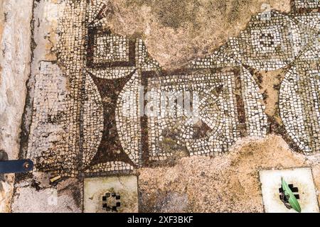 6e. Siècle byzantin sol en mosaïque, église de l'Annonciation à la Bienheureuse Vierge Marie, Supetar, île de Brac, Croatie Banque D'Images