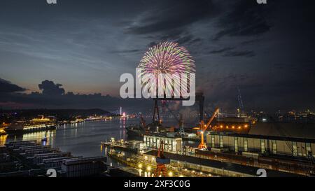 Kieler Woche 2024 Abschlussfeuerwerk der Kieler Woche 2024 Kiel Schleswig-Holstein Deutschland fpr-kiwo-feuerwerk-3125 *** Kieler Woche 2024 feu d'artifice de fermeture du Kieler Woche 2024 Kiel Schleswig Holstein Allemagne fpr kiwo feuerwerk 3125 Banque D'Images