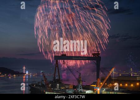 Kieler Woche 2024 Abschlussfeuerwerk der Kieler Woche 2024 Kiel Schleswig-Holstein Deutschland fpr-kiwo-feuerwerk-8023 *** Kieler Woche 2024 feu d'artifice de fermeture du Kieler Woche 2024 Kiel Schleswig Holstein Allemagne fpr kiwo feuerwerk 8023 Banque D'Images