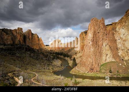 L'escalade à Smith Rock State Park, Oregon, USA Banque D'Images