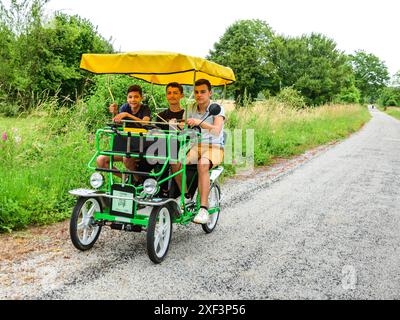 'Rosalie' transport à pédales à 4 roues pour location privée - Bossay-sur-Claise, Indre-et-Loire (37), France. Banque D'Images